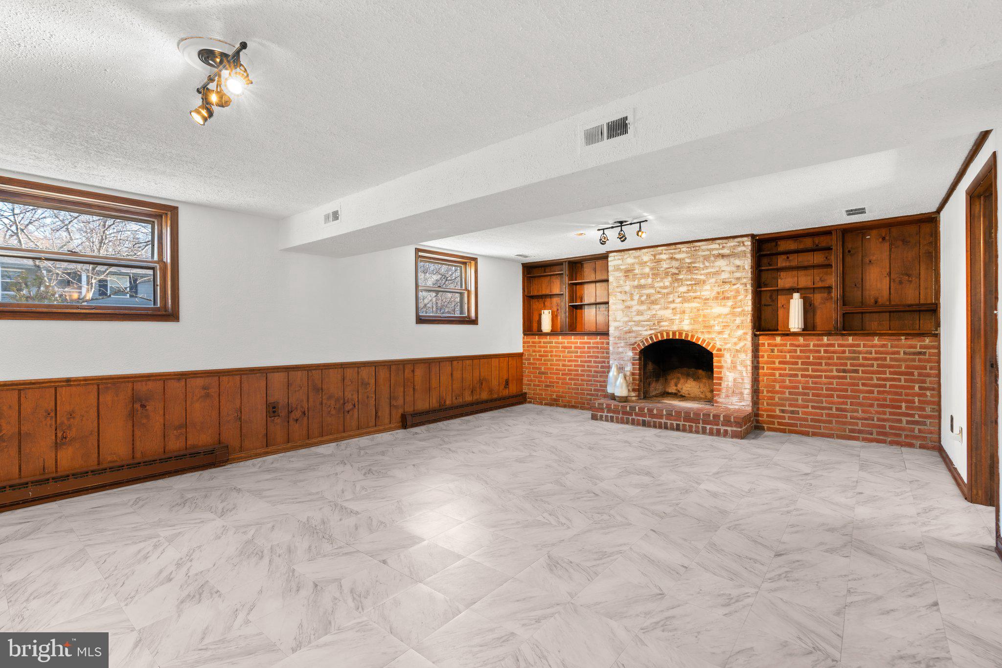 MIDDLEBROOK HILL - Residential