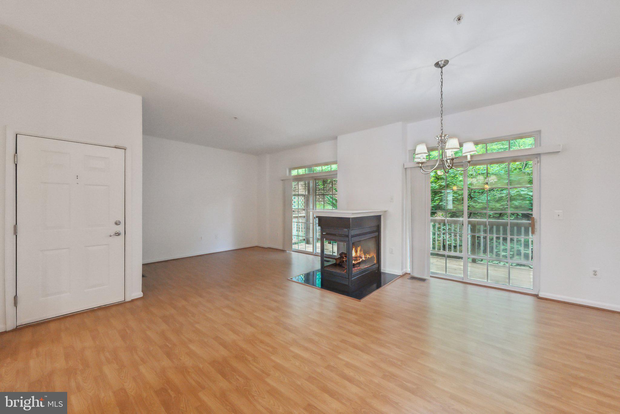 THE COMMONS ON WILLIAM SQUARE - Residential