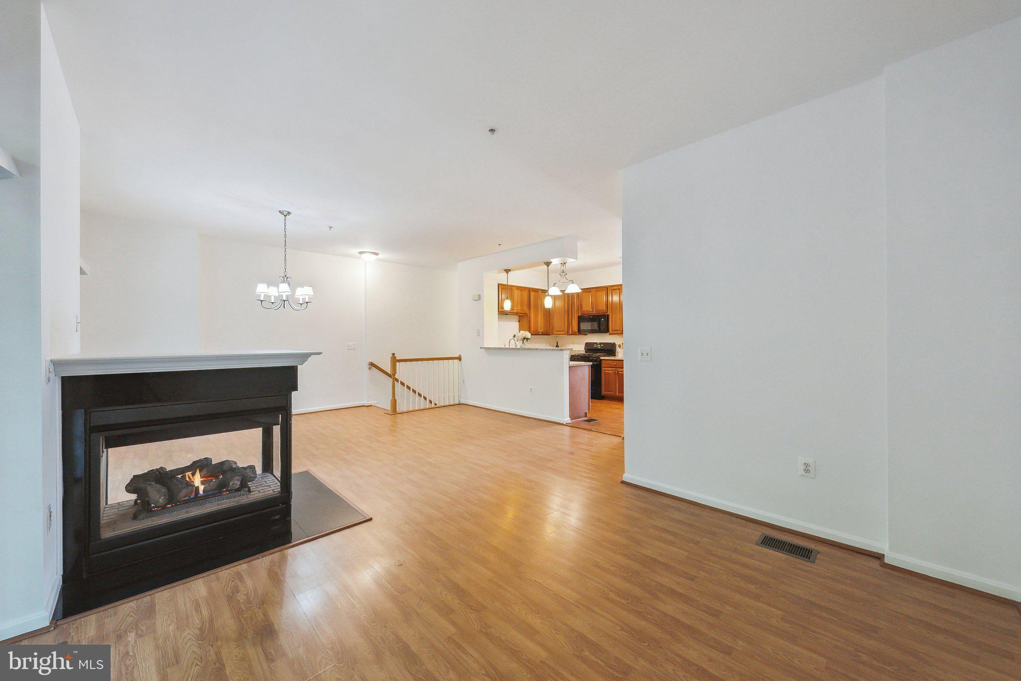 THE COMMONS ON WILLIAM SQUARE - Residential