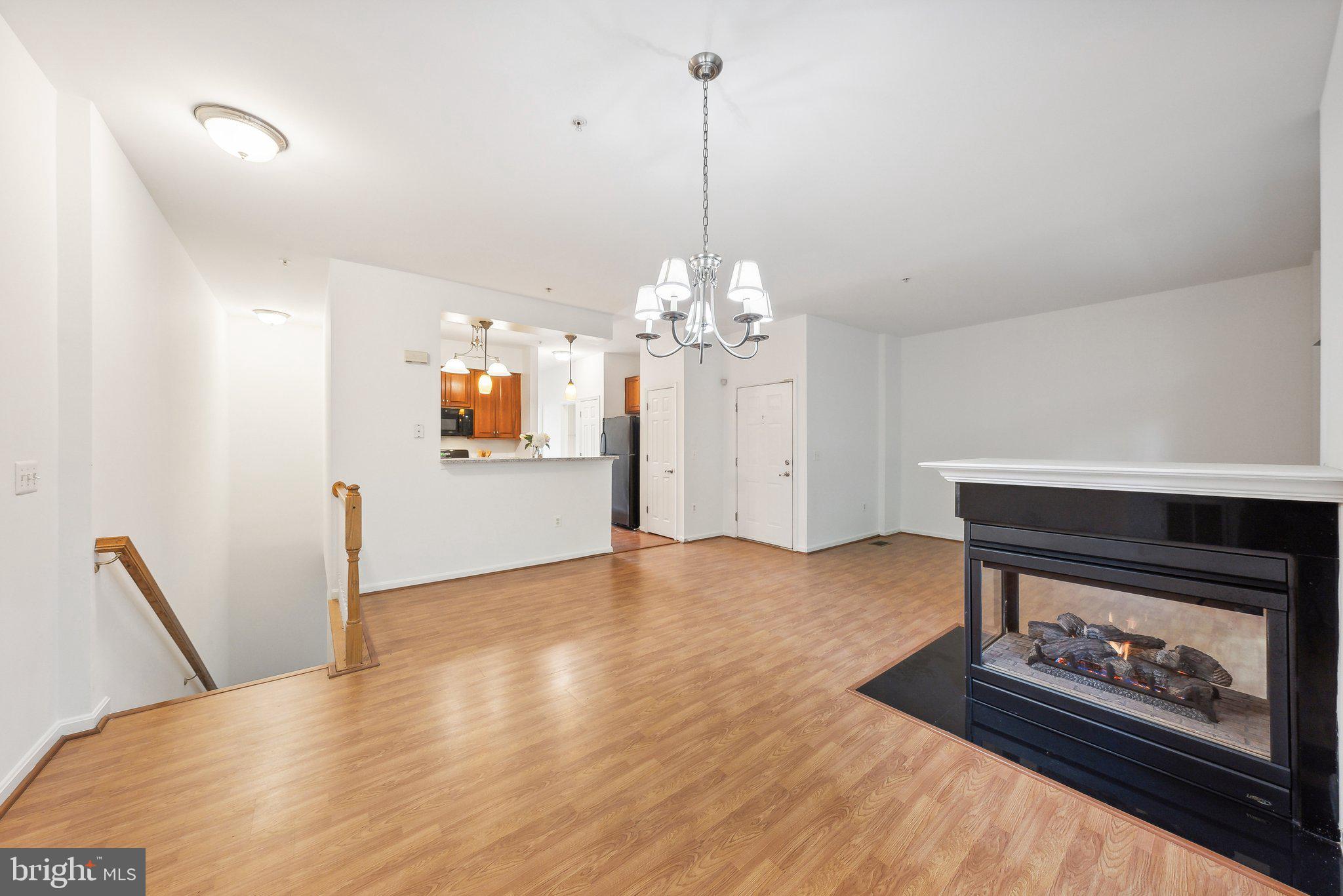 THE COMMONS ON WILLIAM SQUARE - Residential