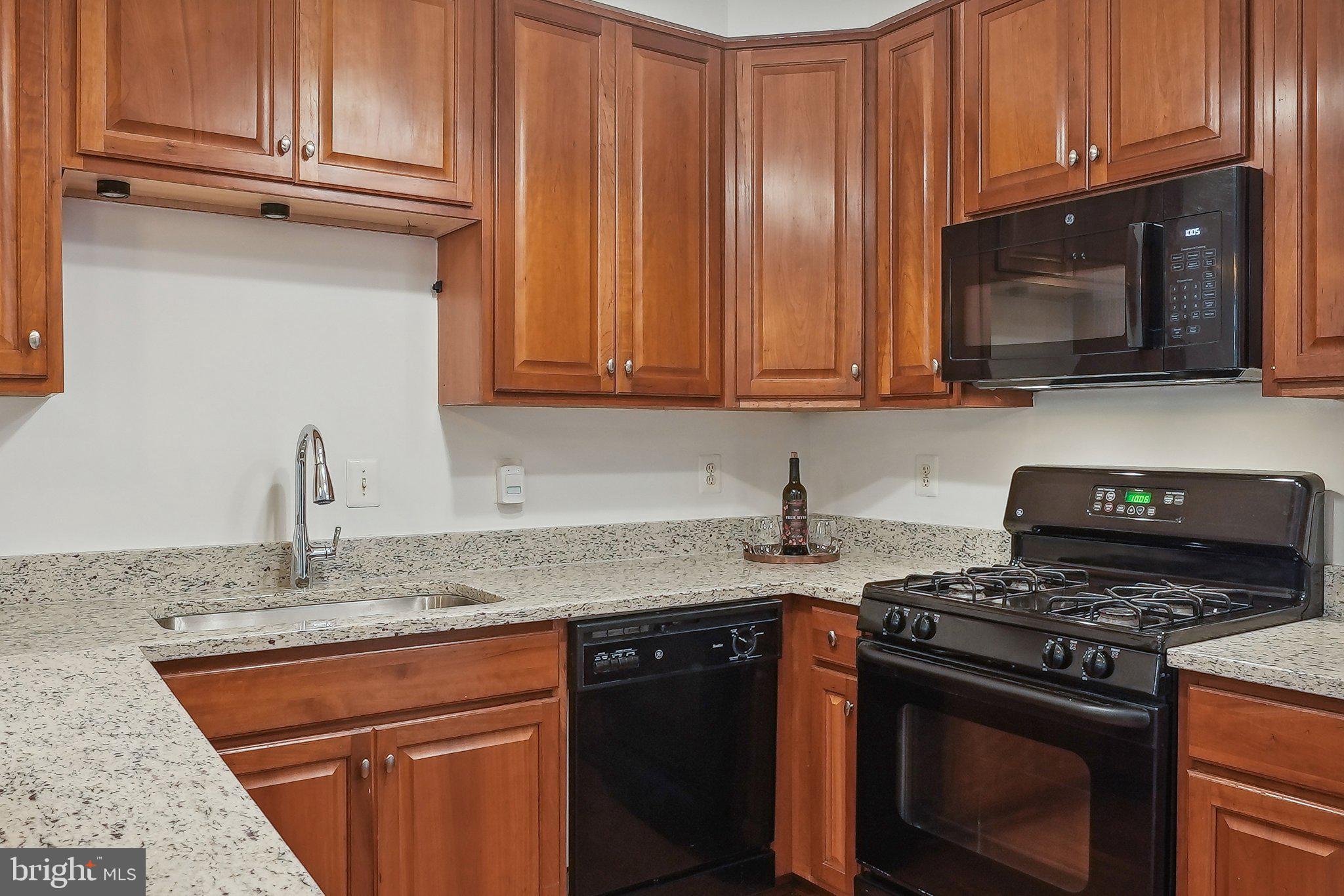 THE COMMONS ON WILLIAM SQUARE - Residential