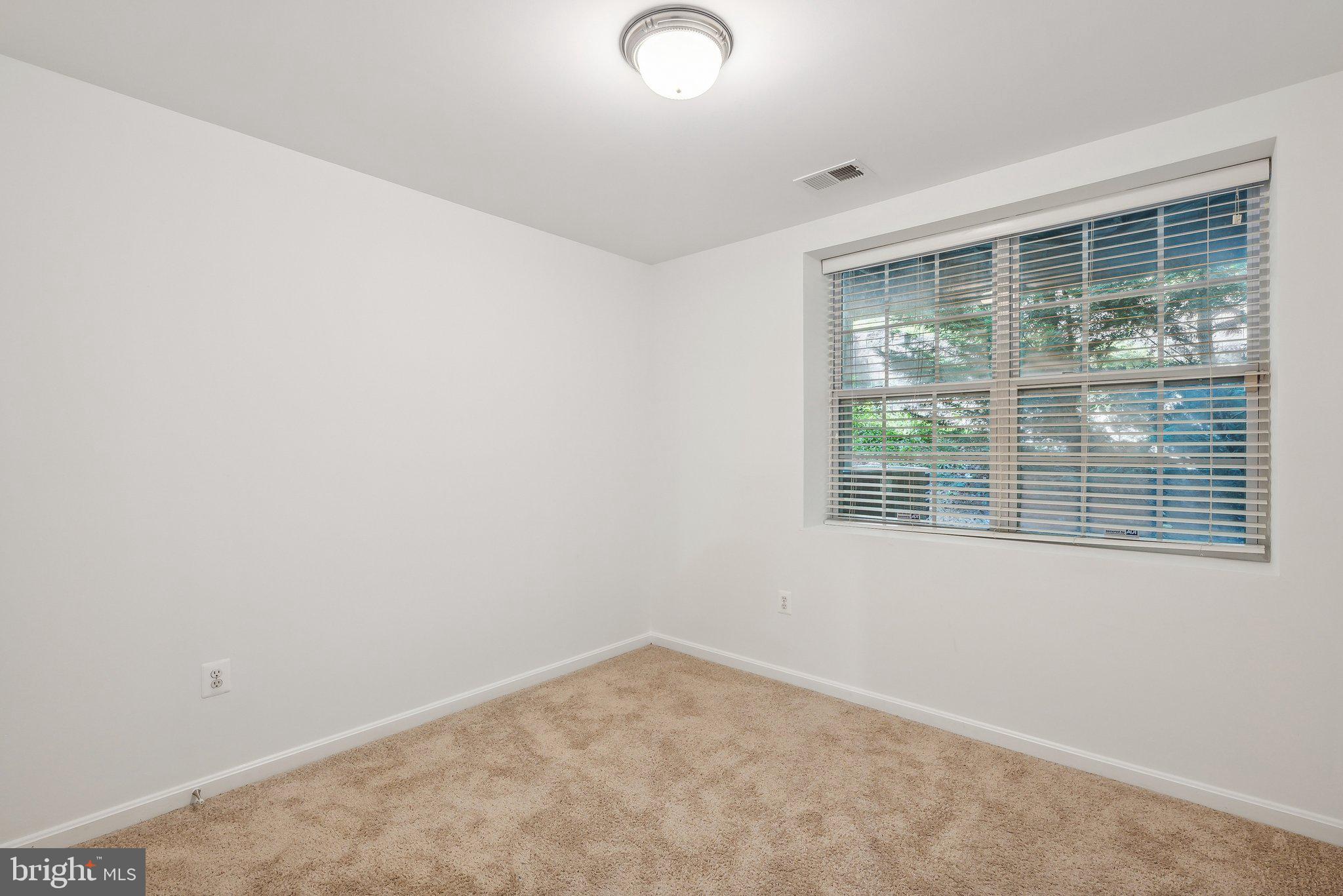 THE COMMONS ON WILLIAM SQUARE - Residential