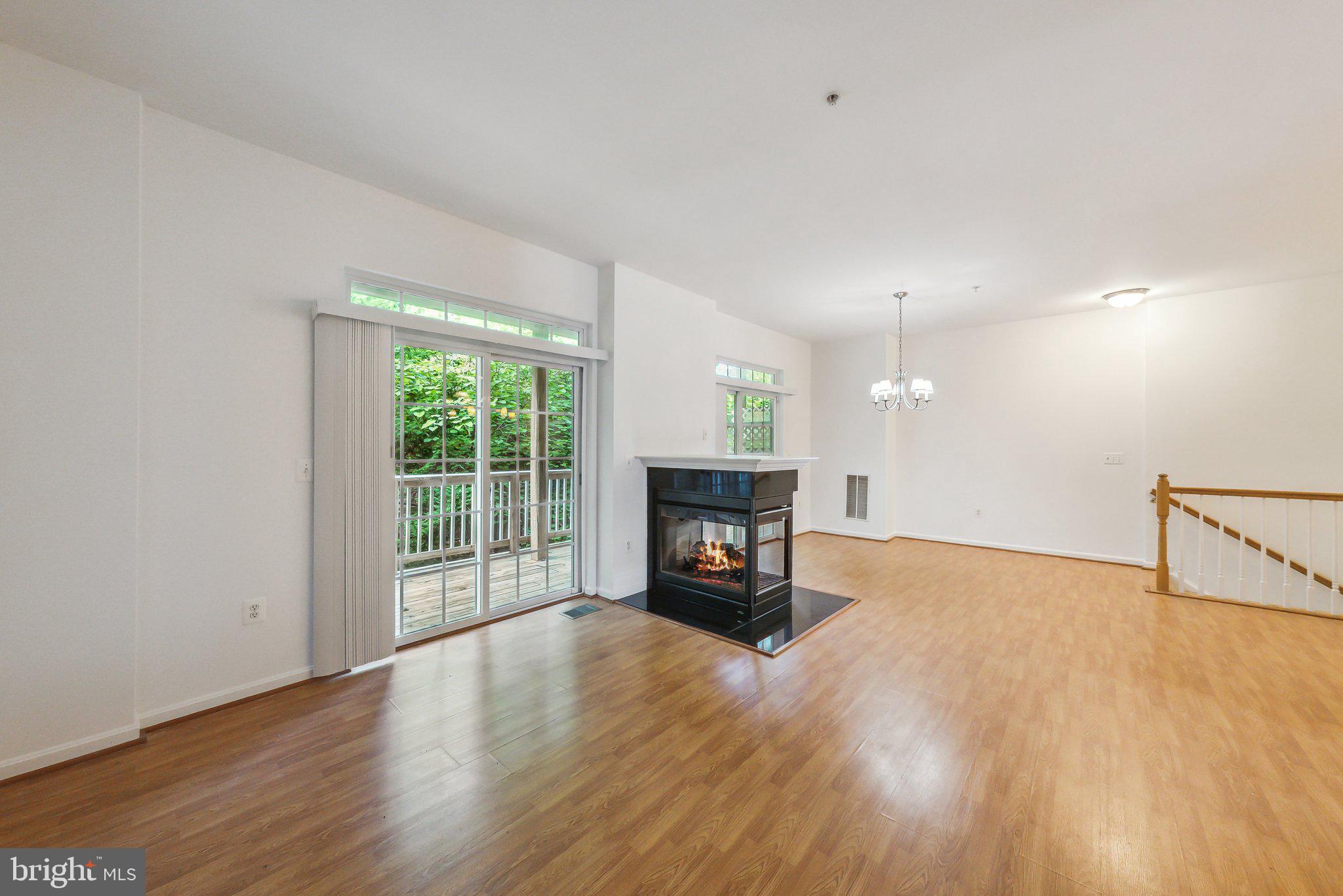 THE COMMONS ON WILLIAM SQUARE - Residential