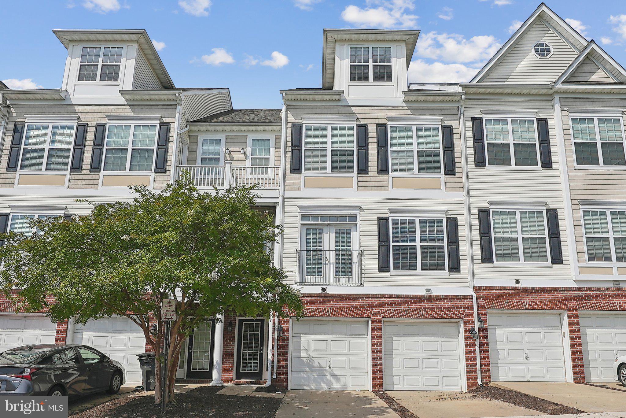 THE COMMONS ON WILLIAM SQUARE - Residential