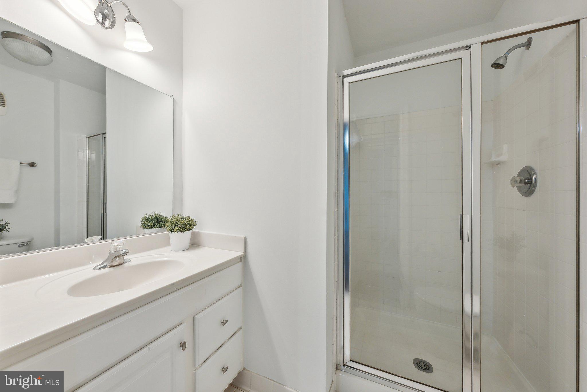 THE COMMONS ON WILLIAM SQUARE - Residential