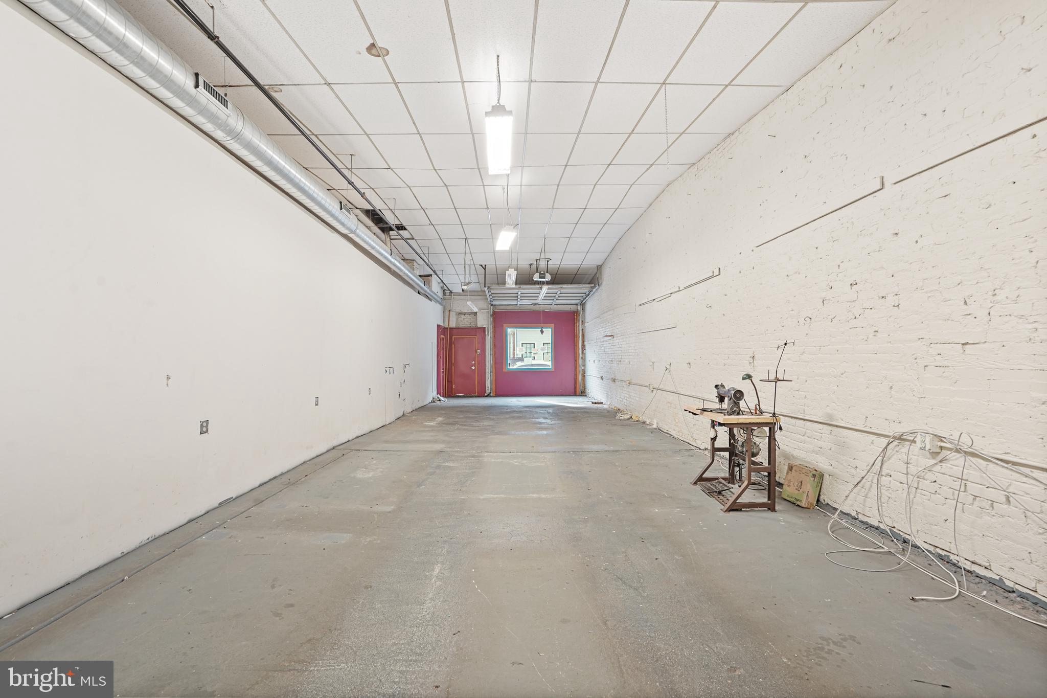 QUEEN VILLAGE - Commercial Lease