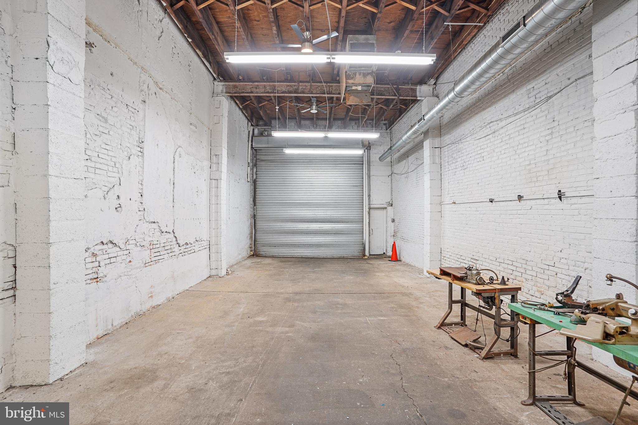 QUEEN VILLAGE - Commercial Lease