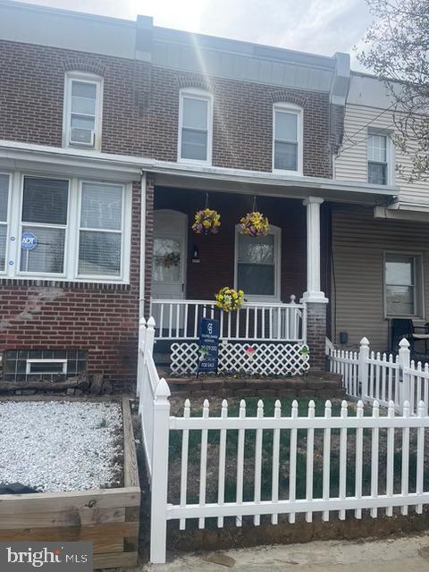 Discover this beautifully maintained rowhome nestled in the heart of the Tacony neighborhood. Featuring 3 spacious bedrooms and 1 updated bathroom, this home is move-in ready with a freshly painted interior and a clean, dry basement also painted for a polished touch.
Enjoy the charm of a newer kitchen and bathroom, modernized for both style and convenience. The front and back yards are fully fenced with a newly installed fence—perfect for relaxing or entertaining. A recently coated roof adds peace of mind, ensuring the home is in excellent condition.
Conveniently located near I-95 and major bridges to New Jersey, this home offers easy access for commuters and travelers alike. Don’t miss your chance to own this well-kept gem in a vibrant, accessible neighborhood.