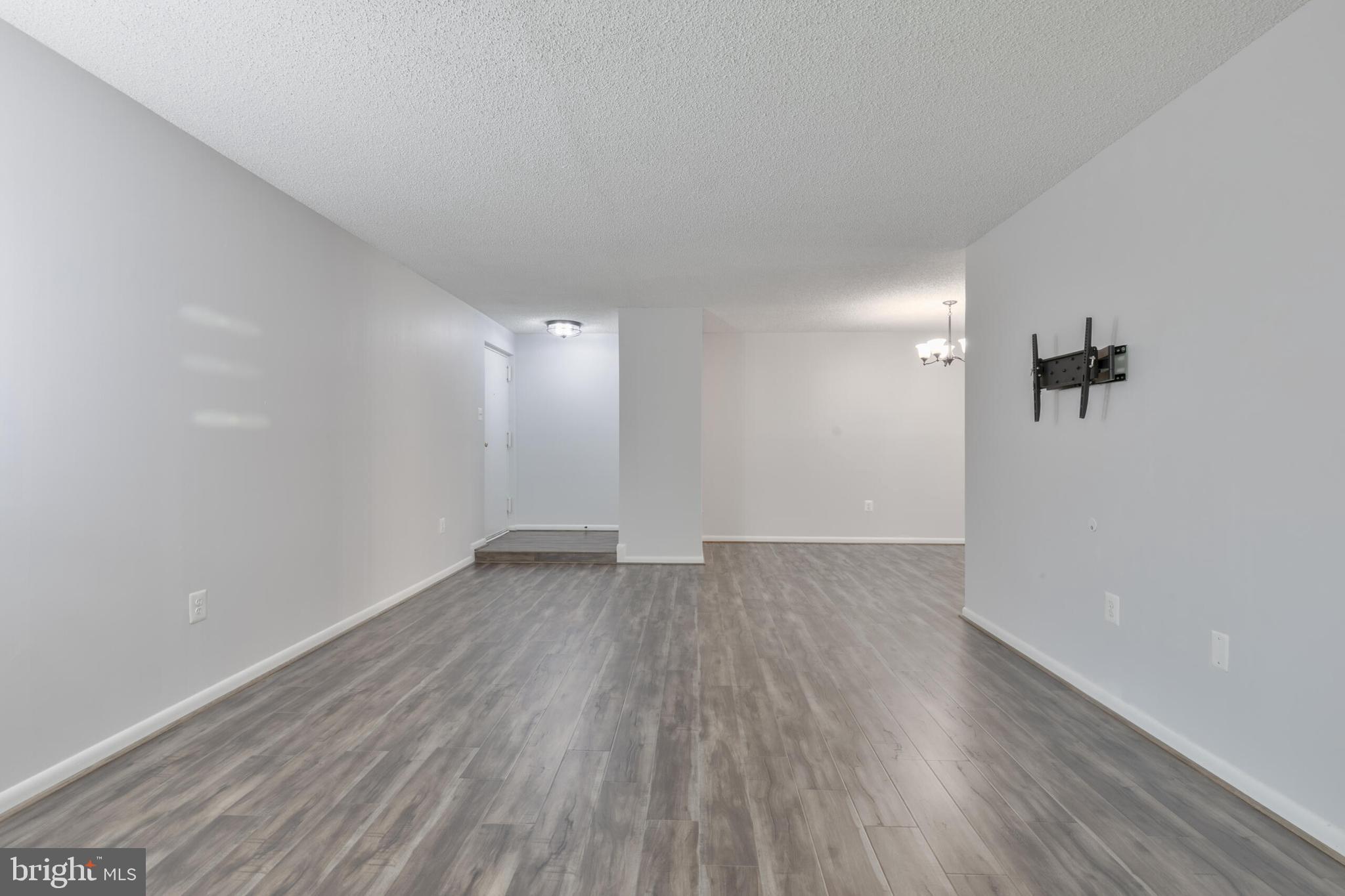 VISTAS OF VIENNA CONDOMINIUMS - Residential Lease