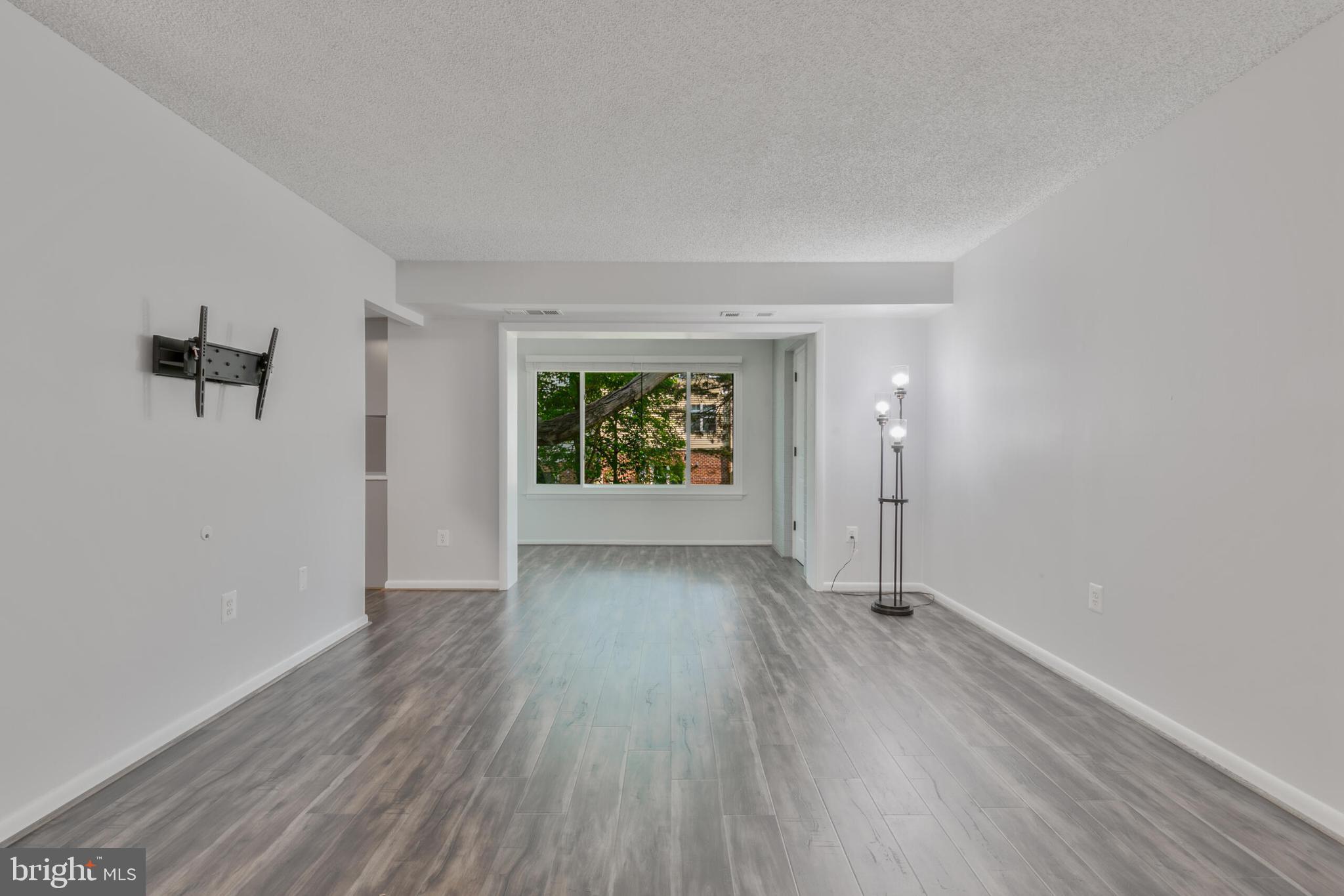 VISTAS OF VIENNA CONDOMINIUMS - Residential Lease