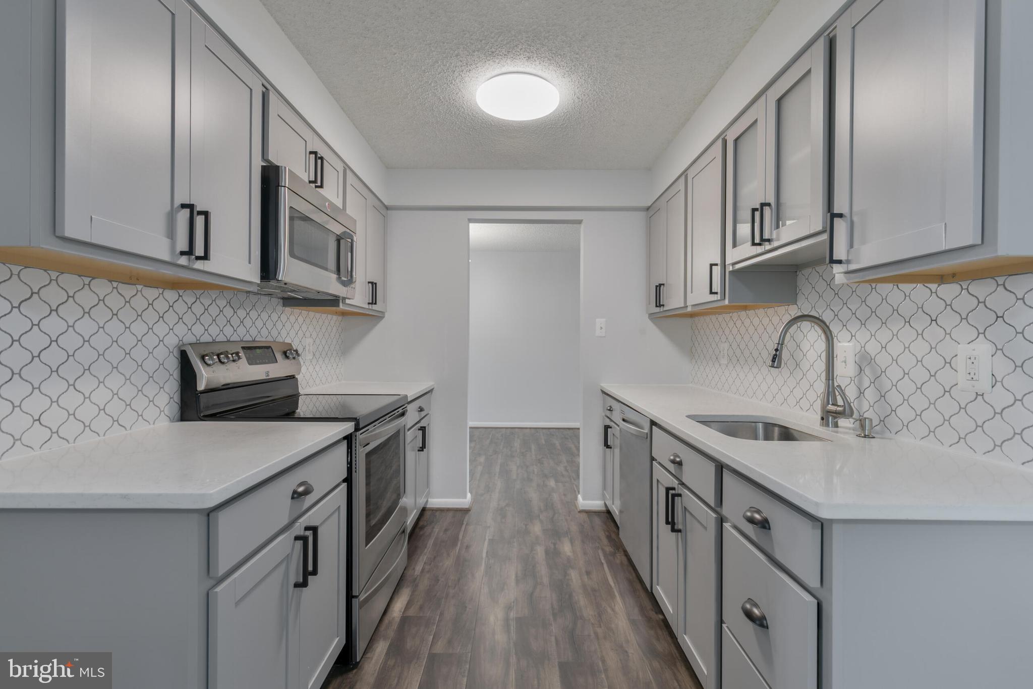 VISTAS OF VIENNA CONDOMINIUMS - Residential Lease