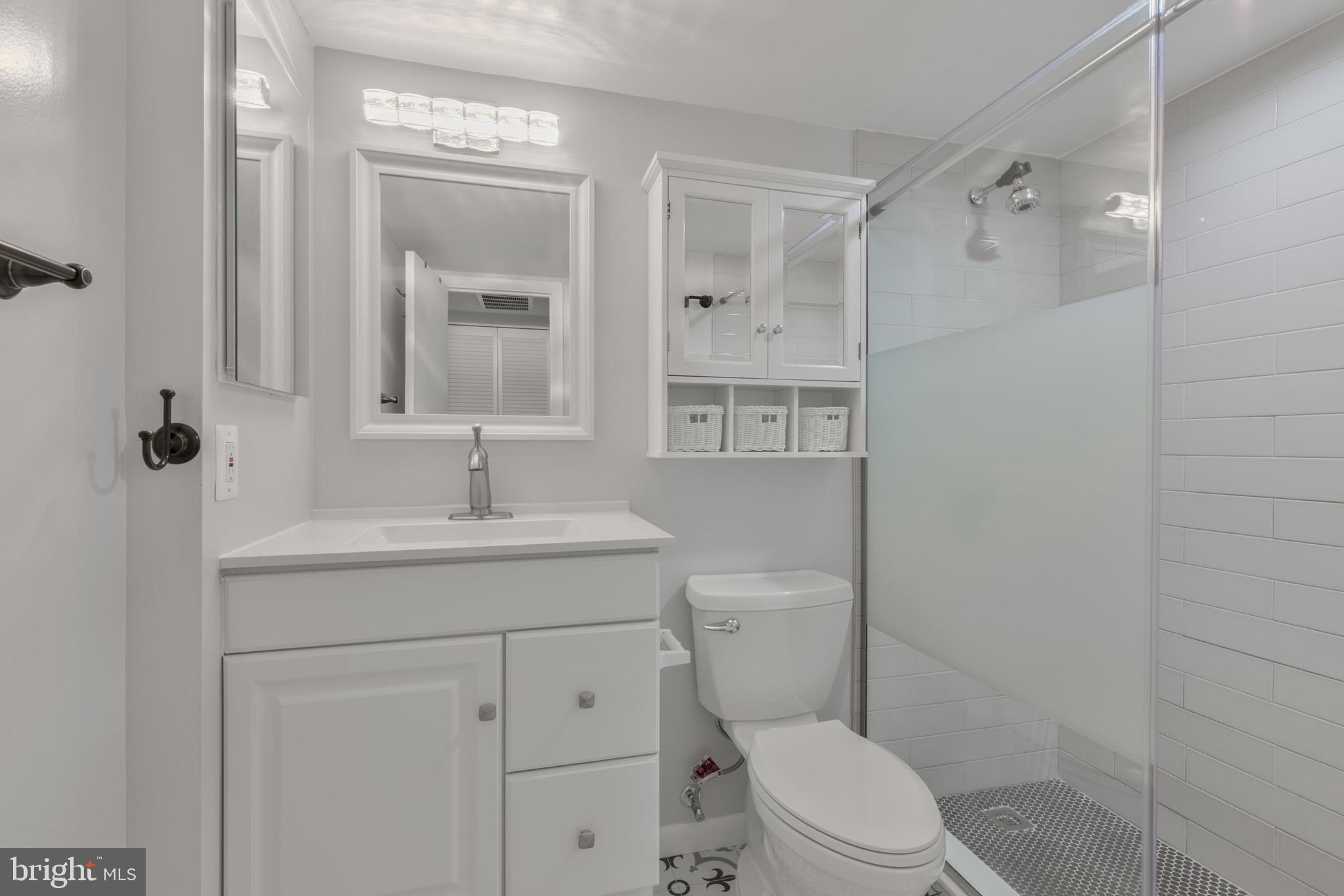 VISTAS OF VIENNA CONDOMINIUMS - Residential Lease