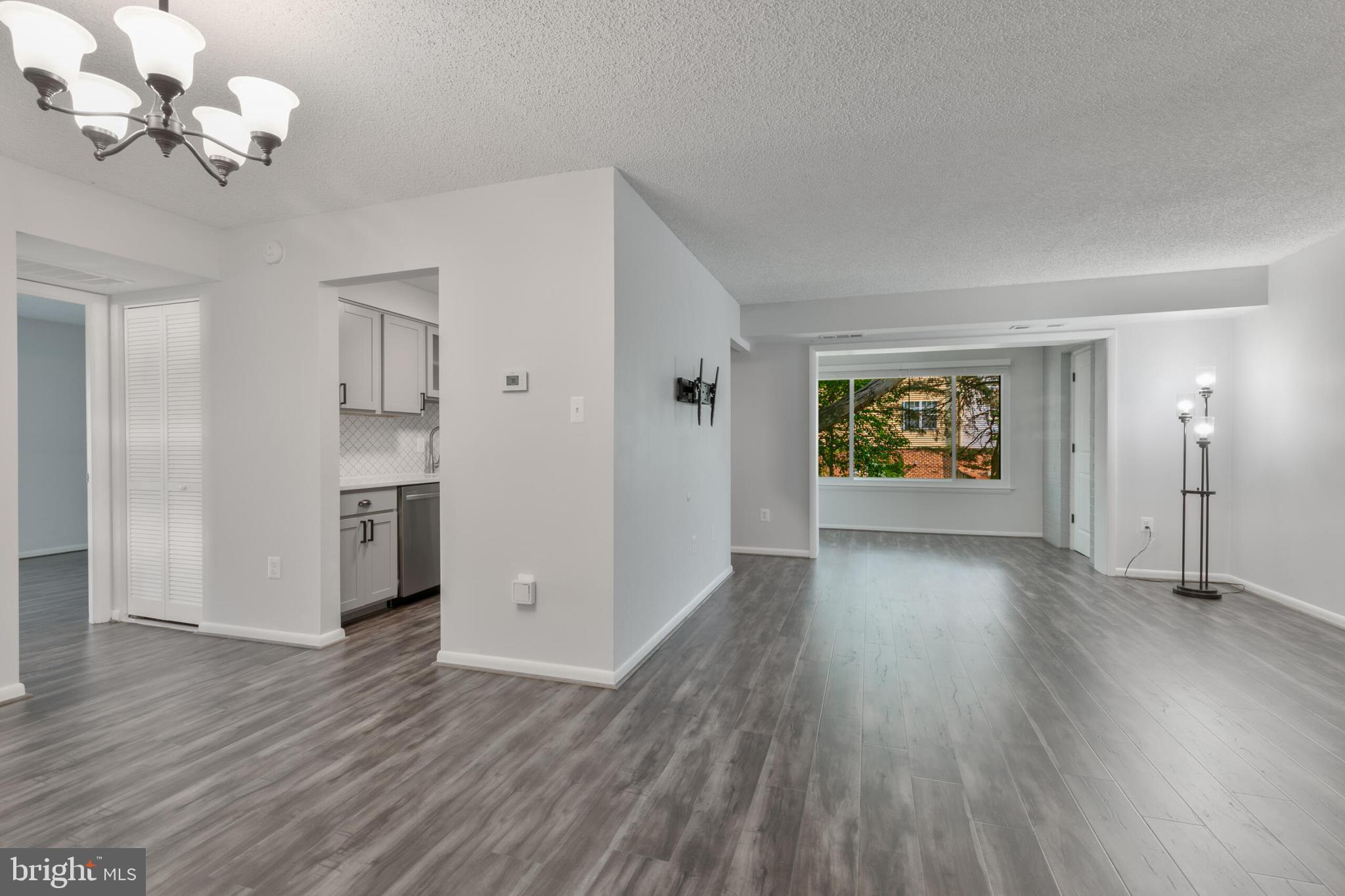 VISTAS OF VIENNA CONDOMINIUMS - Residential Lease