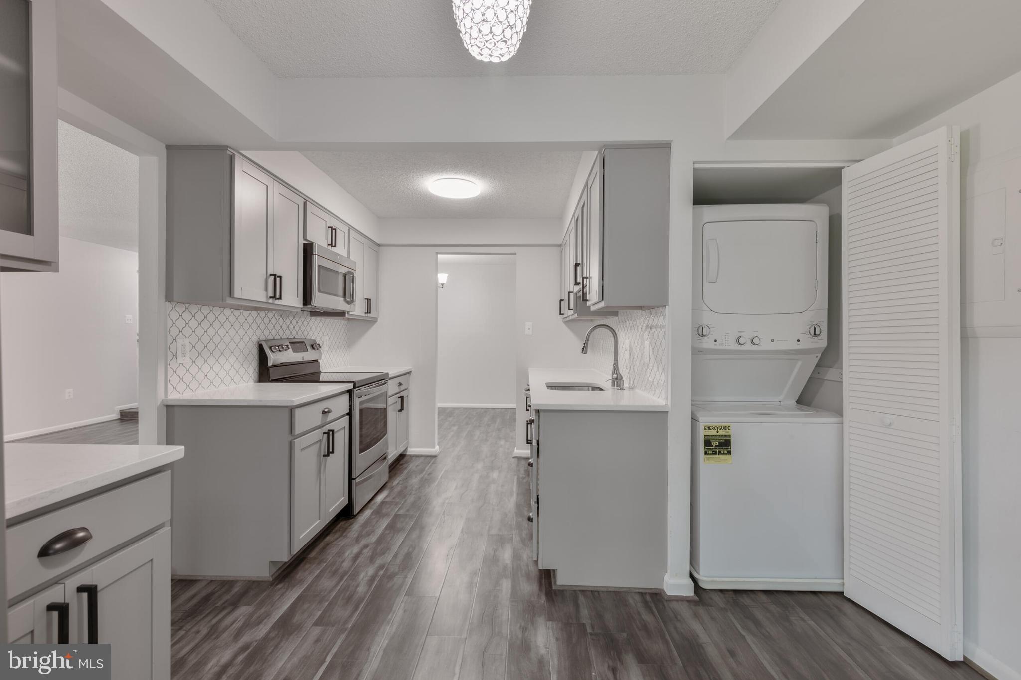 VISTAS OF VIENNA CONDOMINIUMS - Residential Lease