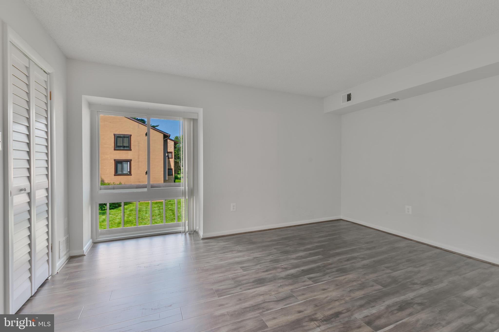 VISTAS OF VIENNA CONDOMINIUMS - Residential Lease