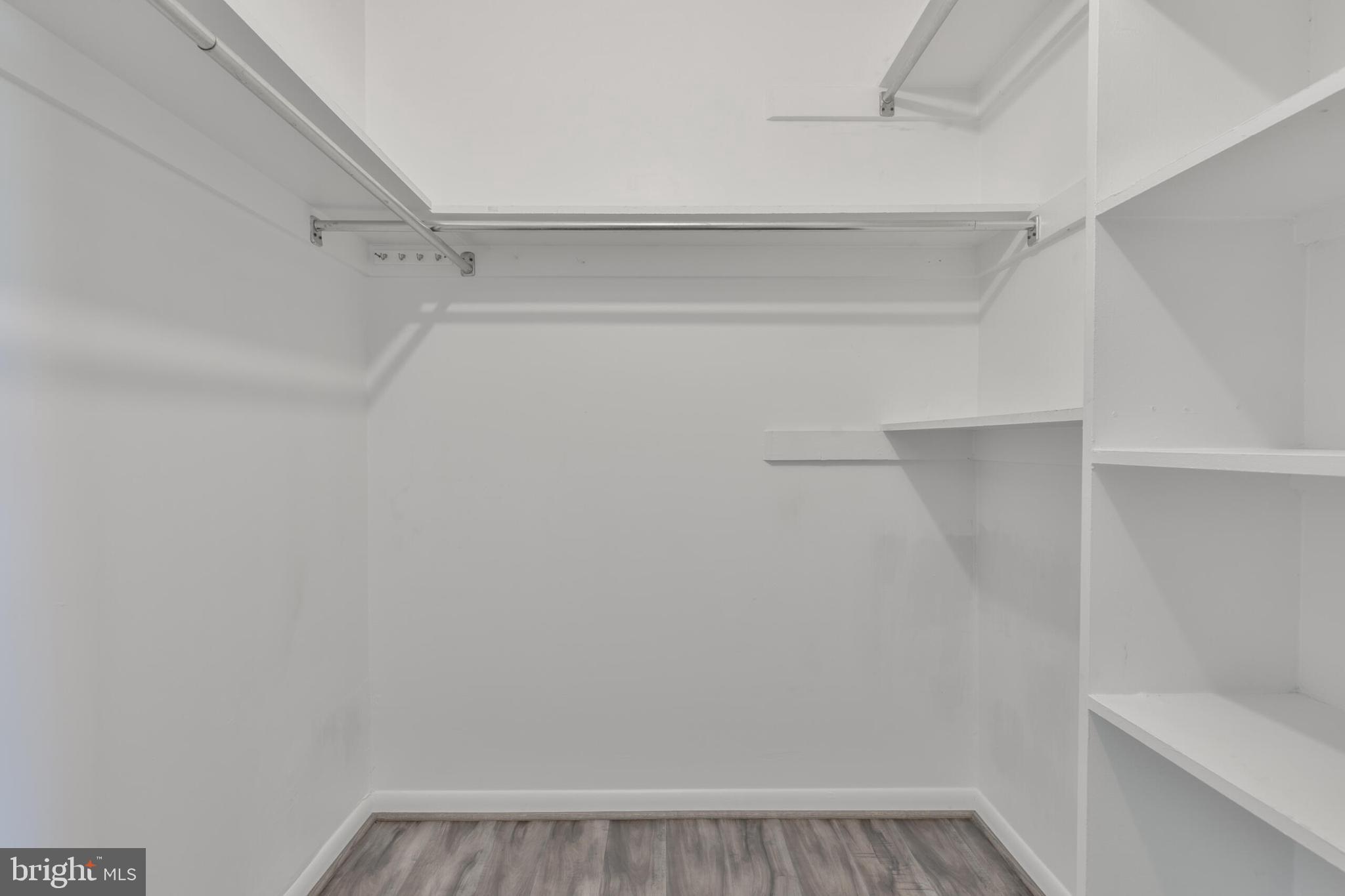 VISTAS OF VIENNA CONDOMINIUMS - Residential Lease