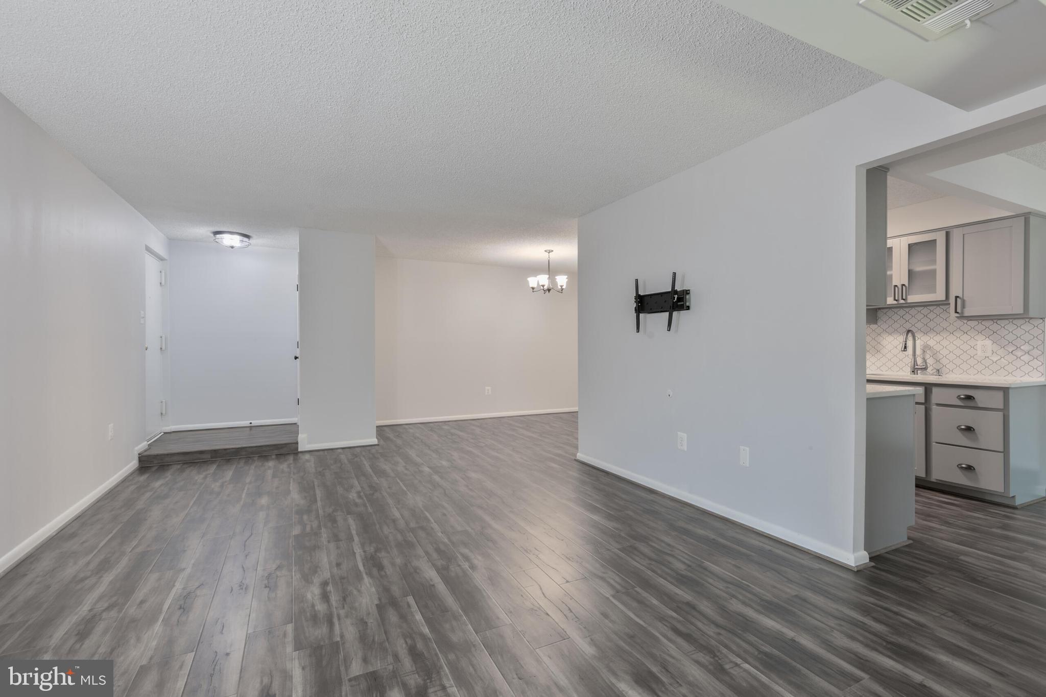 VISTAS OF VIENNA CONDOMINIUMS - Residential Lease