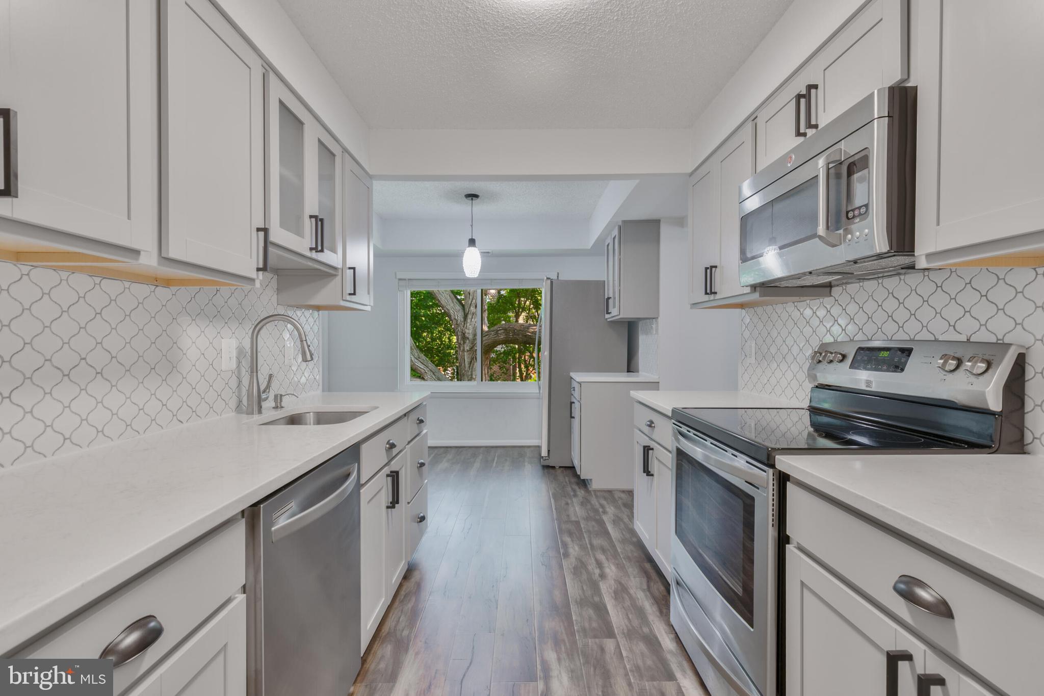 VISTAS OF VIENNA CONDOMINIUMS - Residential Lease