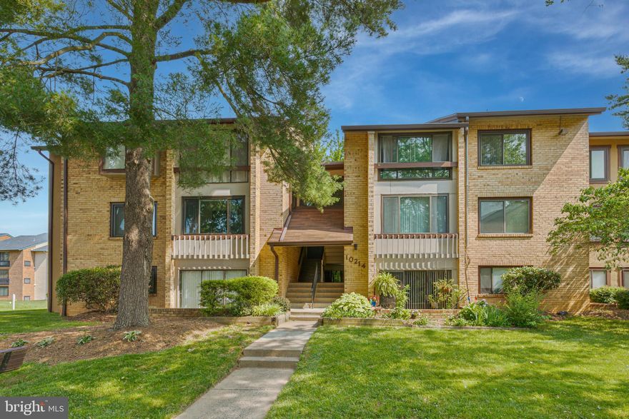 Welcome to this beautifully updated 1-bedroom, 1-bath condo nestled in the sought-after community of The Vistas in Oakton. This move-in ready unit features a bright, open layout and stylish updates throughout. The kitchen boasts sleek stainless steel appliances, perfect for everyday living and entertaining. Enjoy spacious living and dining areas, a generously sized bedroom, and a well-appointed bathroom. Located just minutes from Metro, shops, restaurants, and commuter routes, this home offers the perfect blend of comfort and convenience.