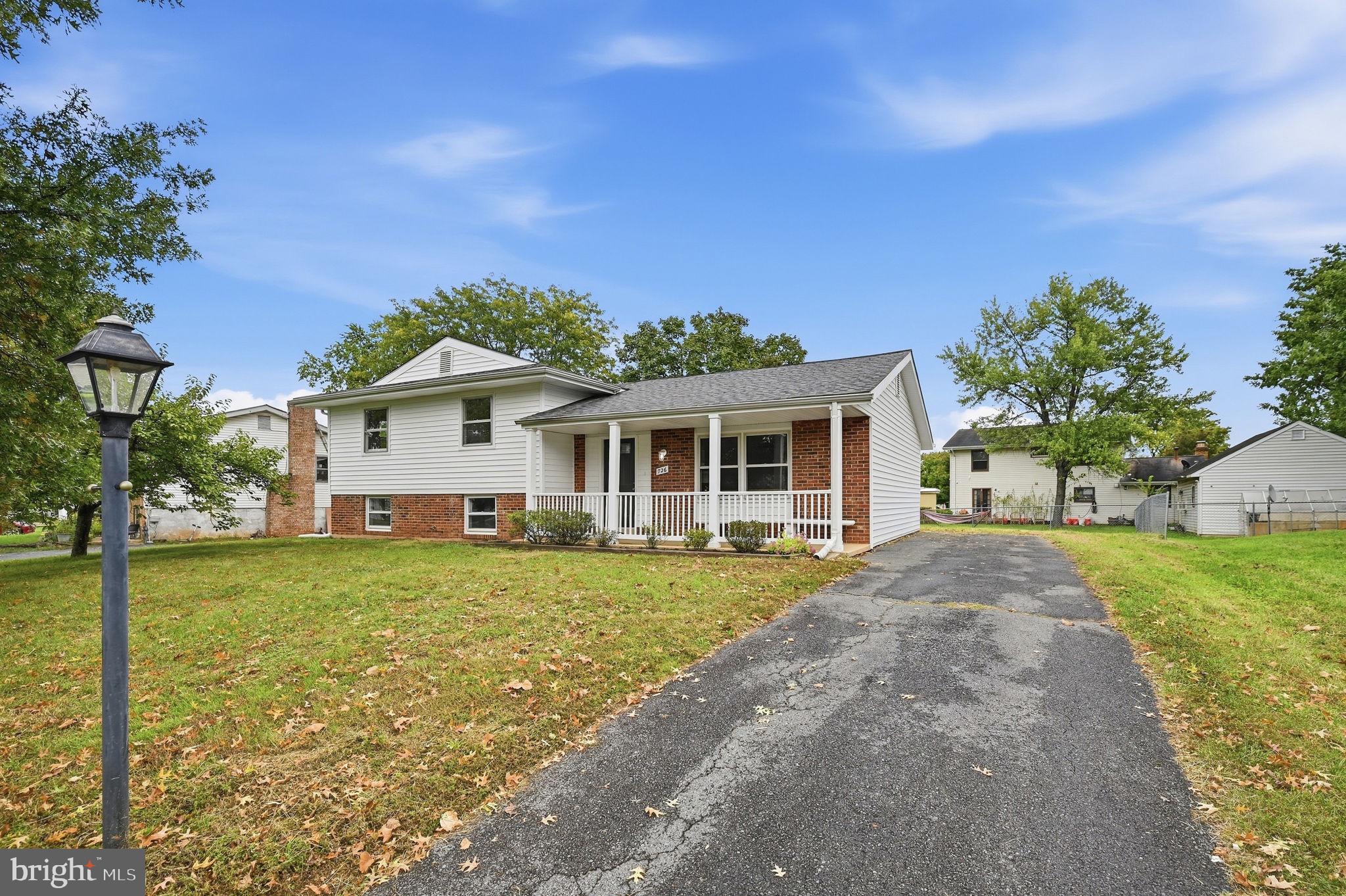 726 N WATFORD COURT