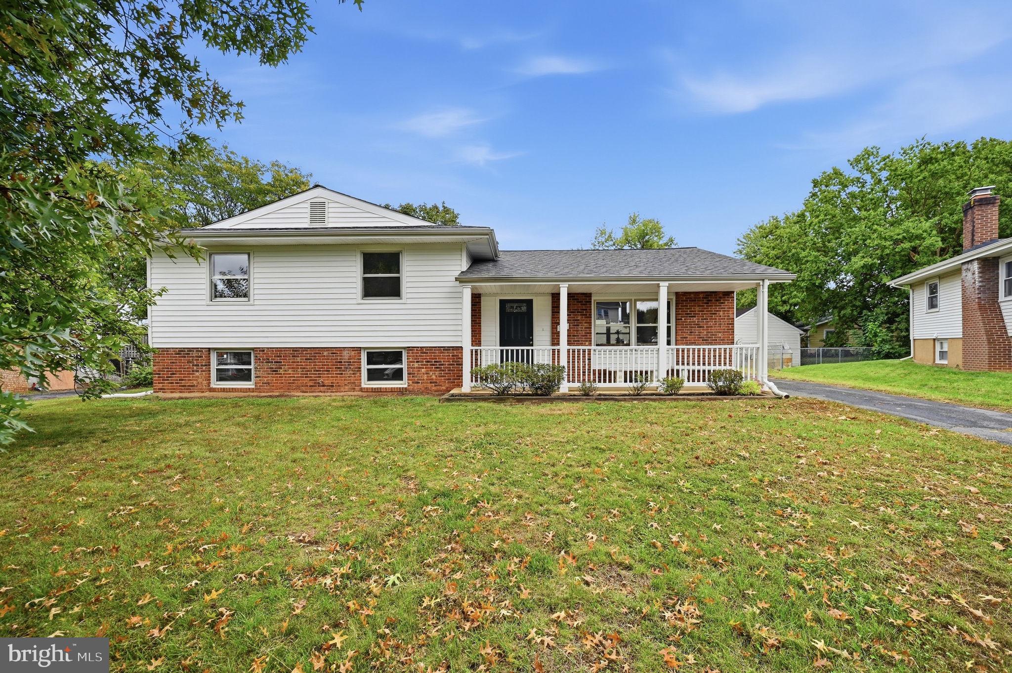726 N WATFORD COURT