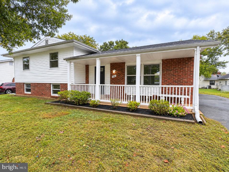 726 N WATFORD COURT