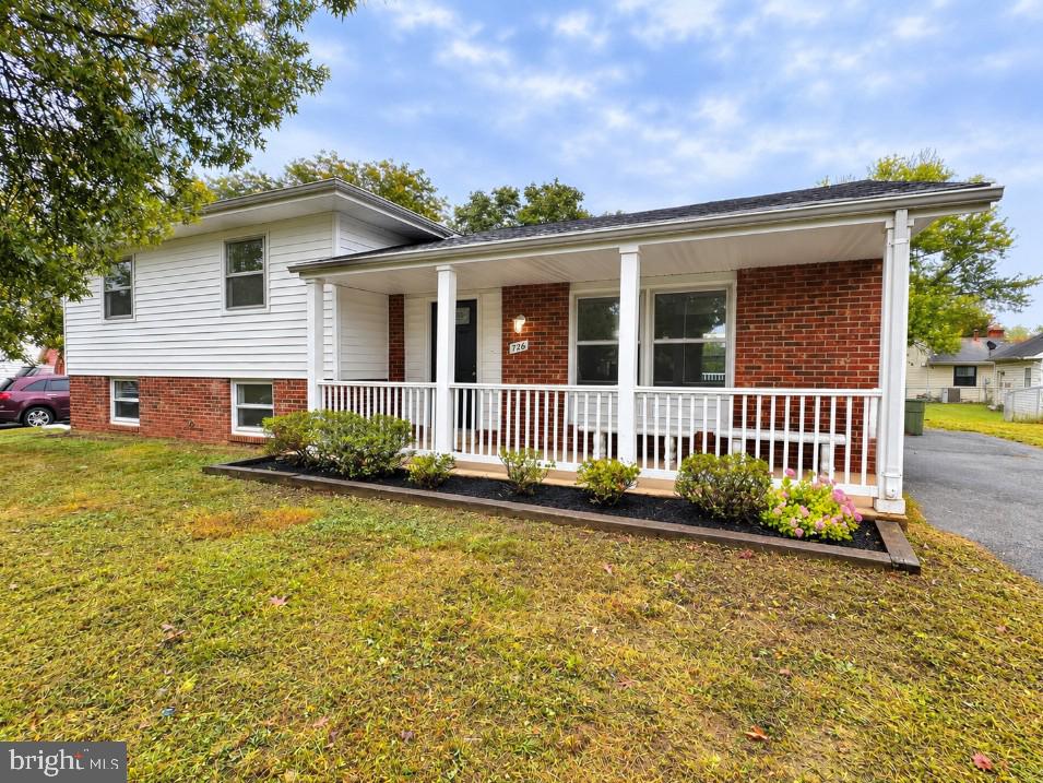 726 N WATFORD COURT