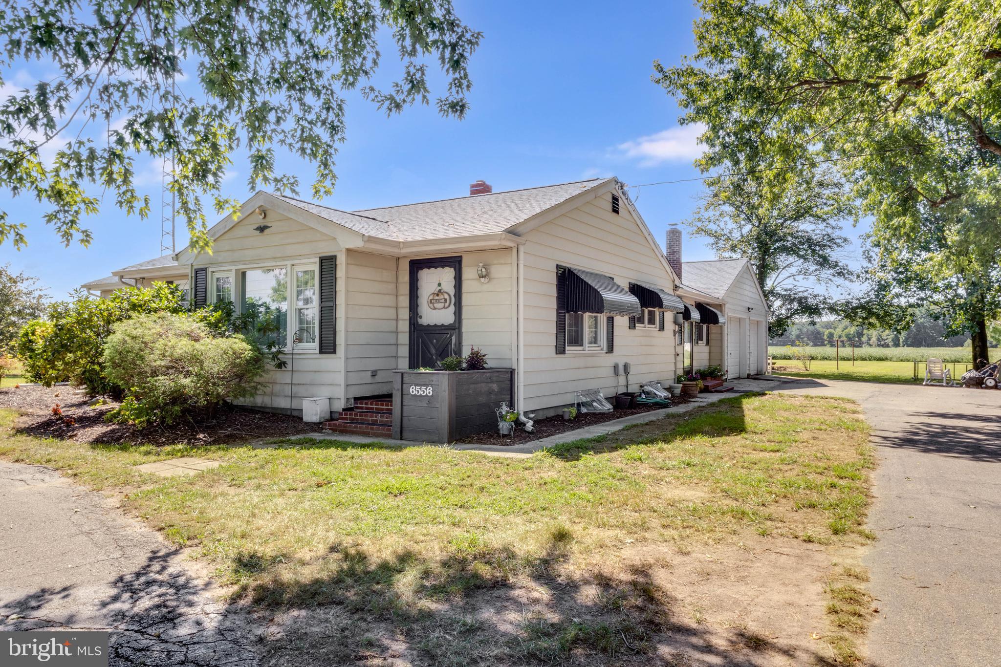 6556 HICKMAN ROAD