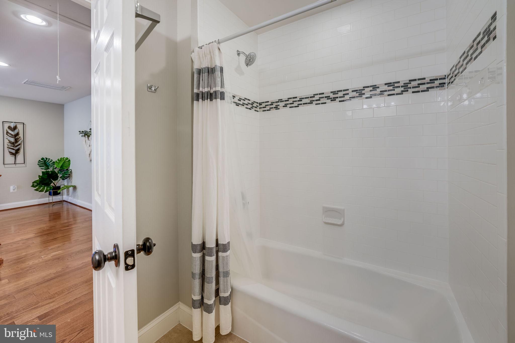 LEE FOREST - Residential