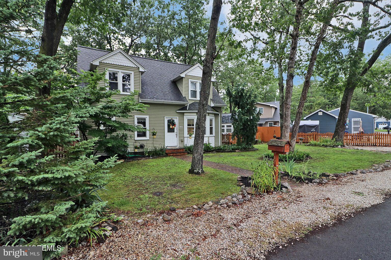 742 TAPPAN STREET