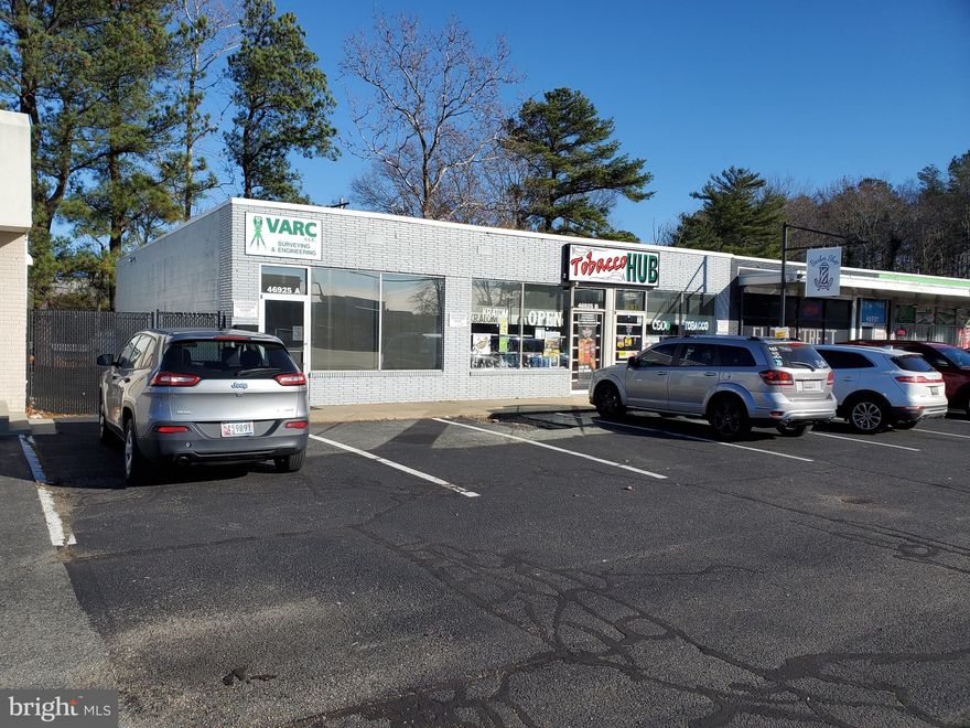 This is a 800 SF space for office or retail, large open area and a smaller area in the back. Unit comes with a half bath and brand new HVAC. Utilities are very inexpensive. NO CHURCHES