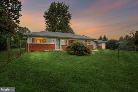 Photo of 13200 Valley Drive, ROCKVILLE, MD 20850 (MLS # MDMC2192134)