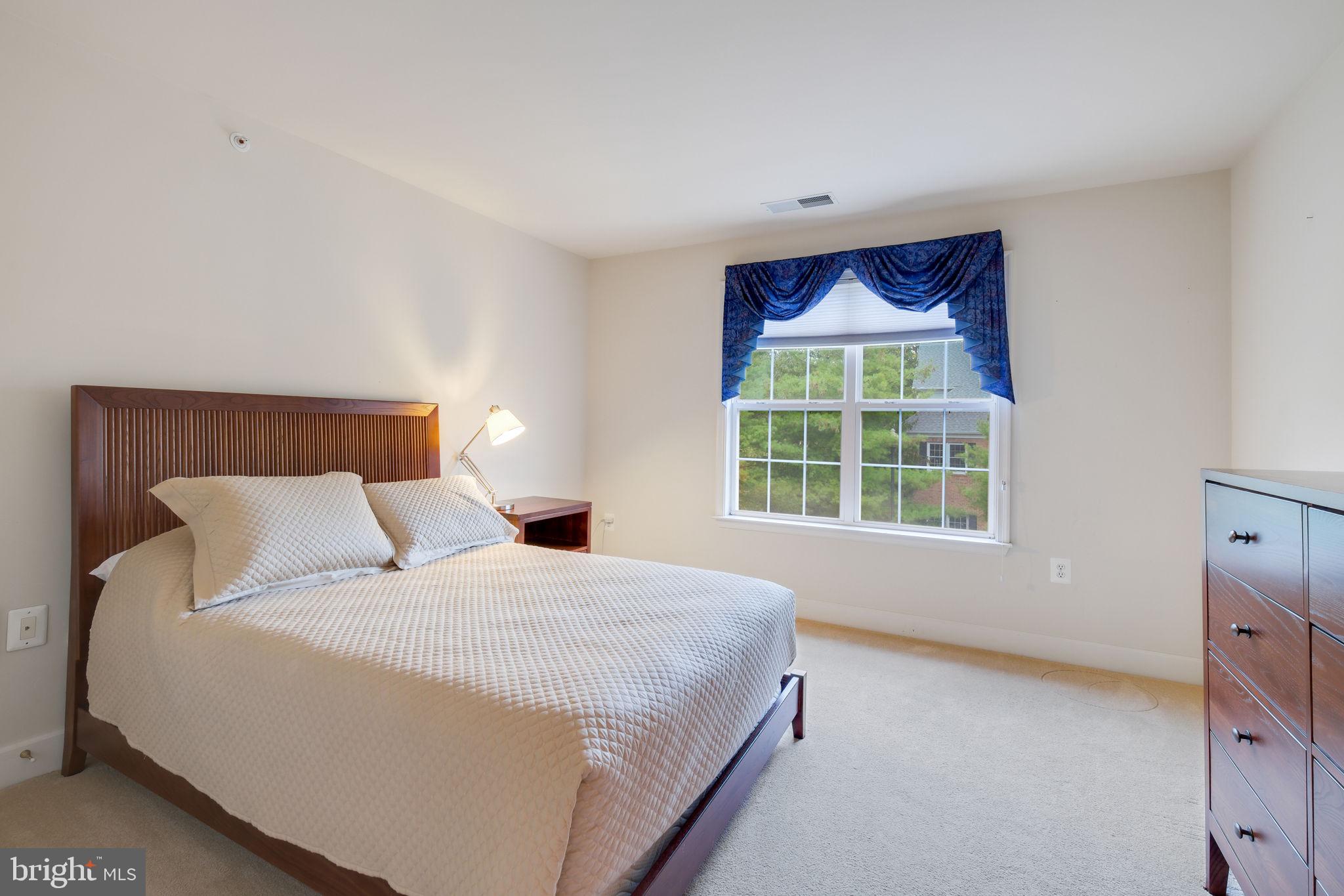 POTOMAC VILLAGE - Residential