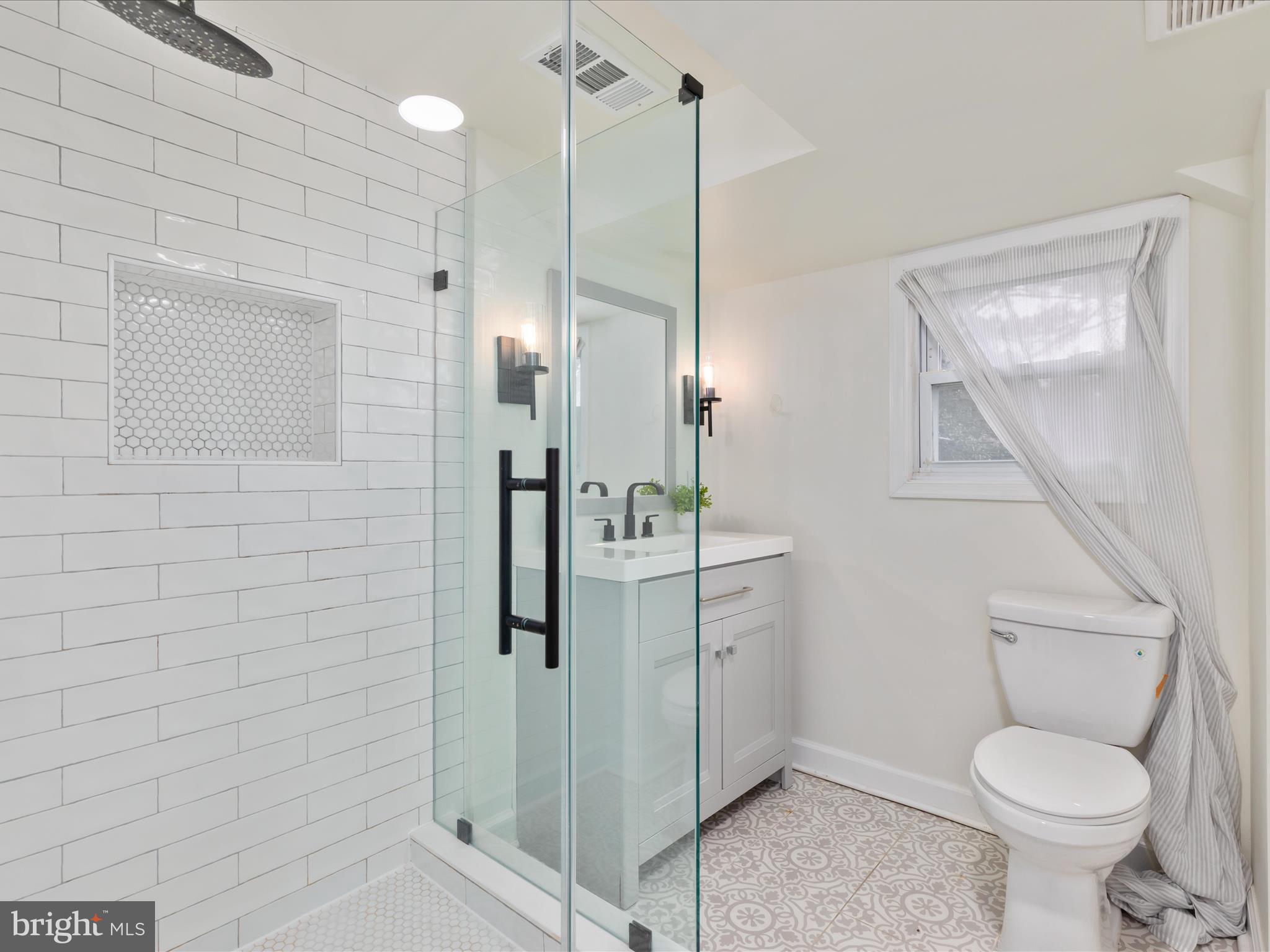 LINCOLNIA HILLS - Residential