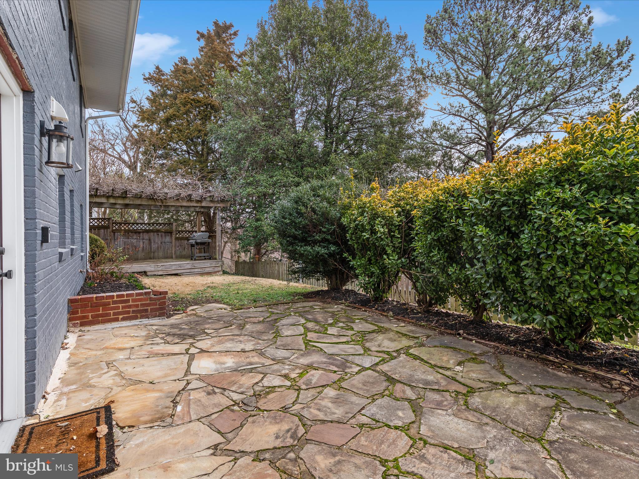 LINCOLNIA HILLS - Residential