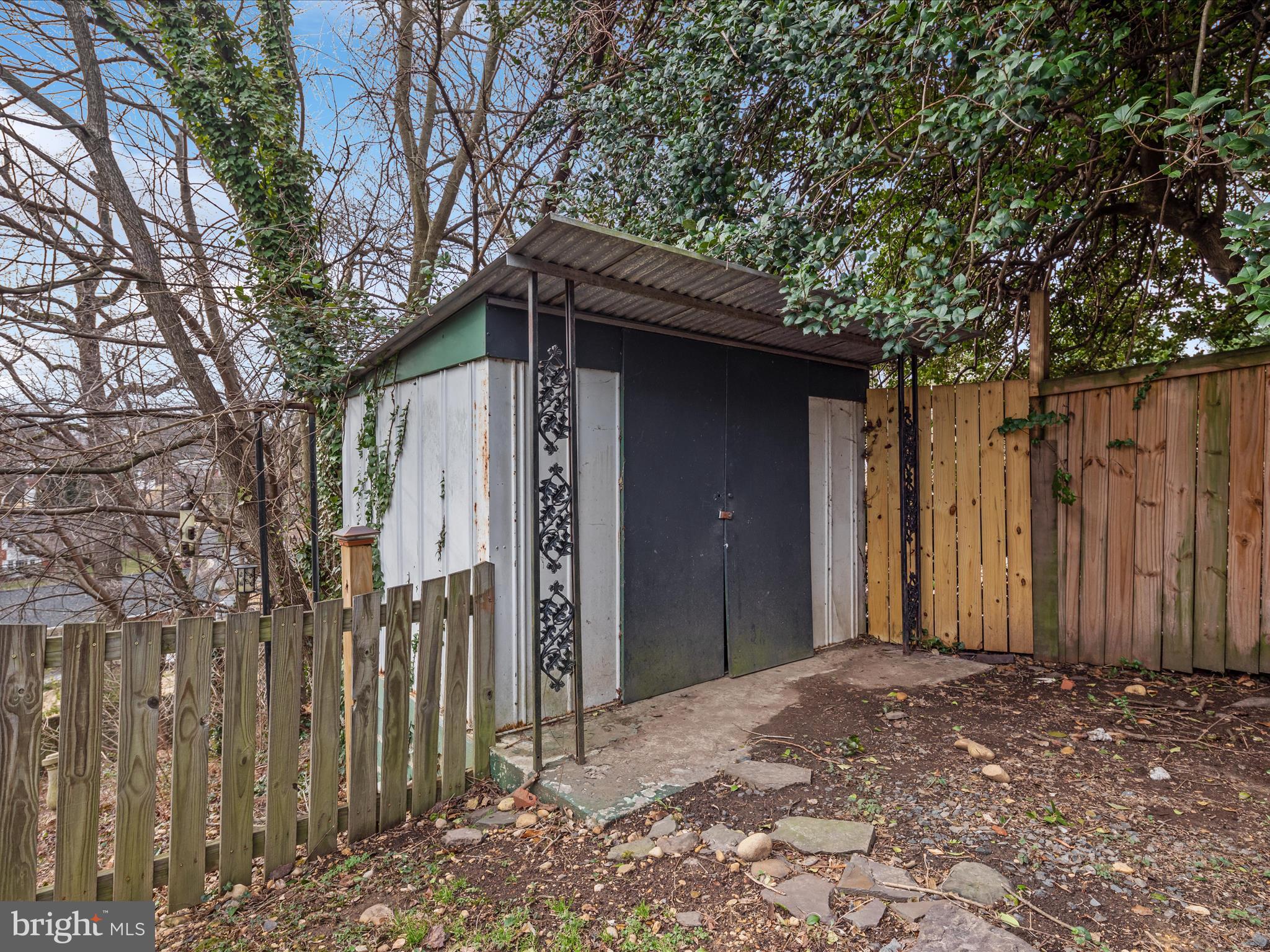 LINCOLNIA HILLS - Residential