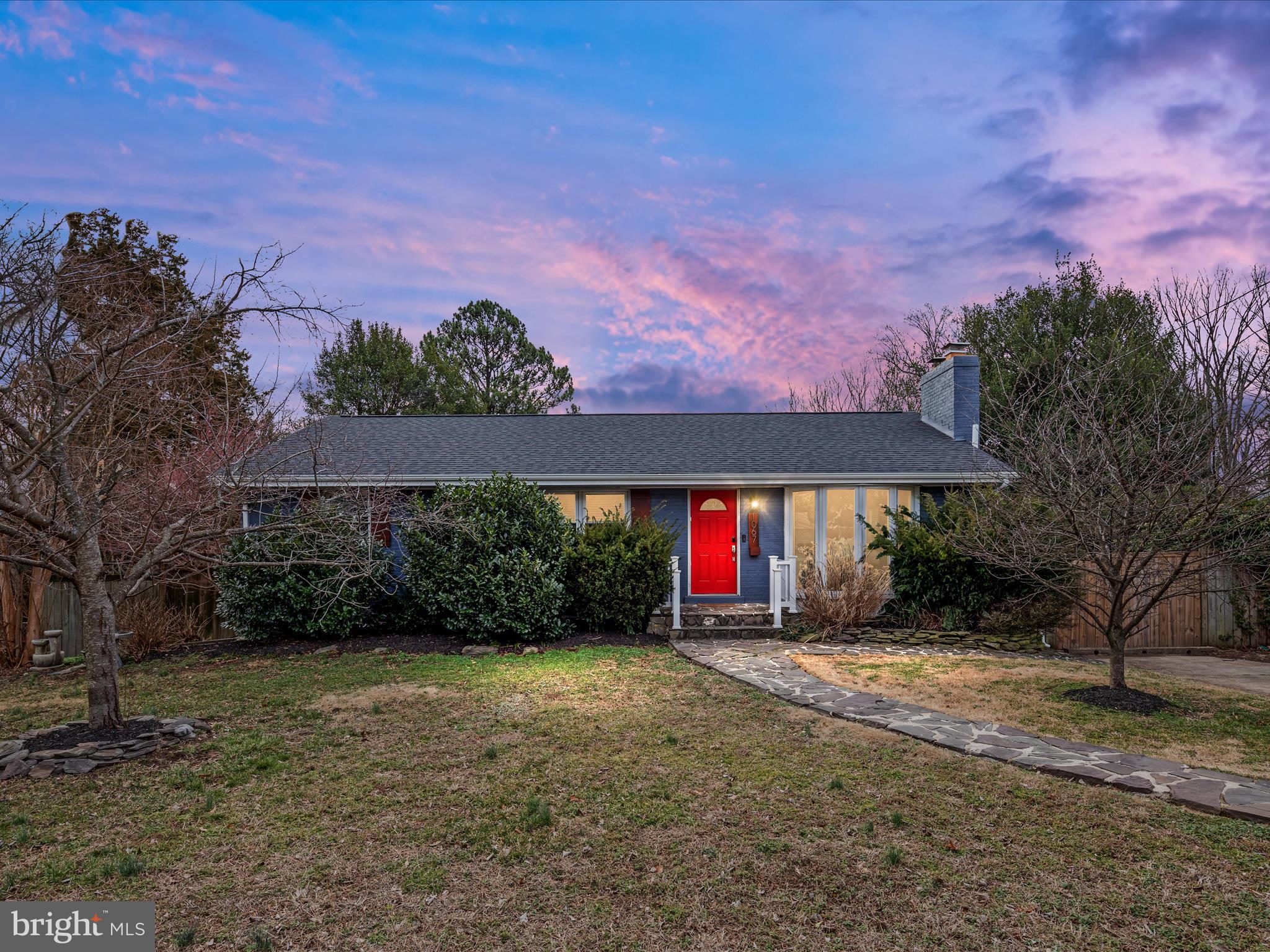 LINCOLNIA HILLS - Residential