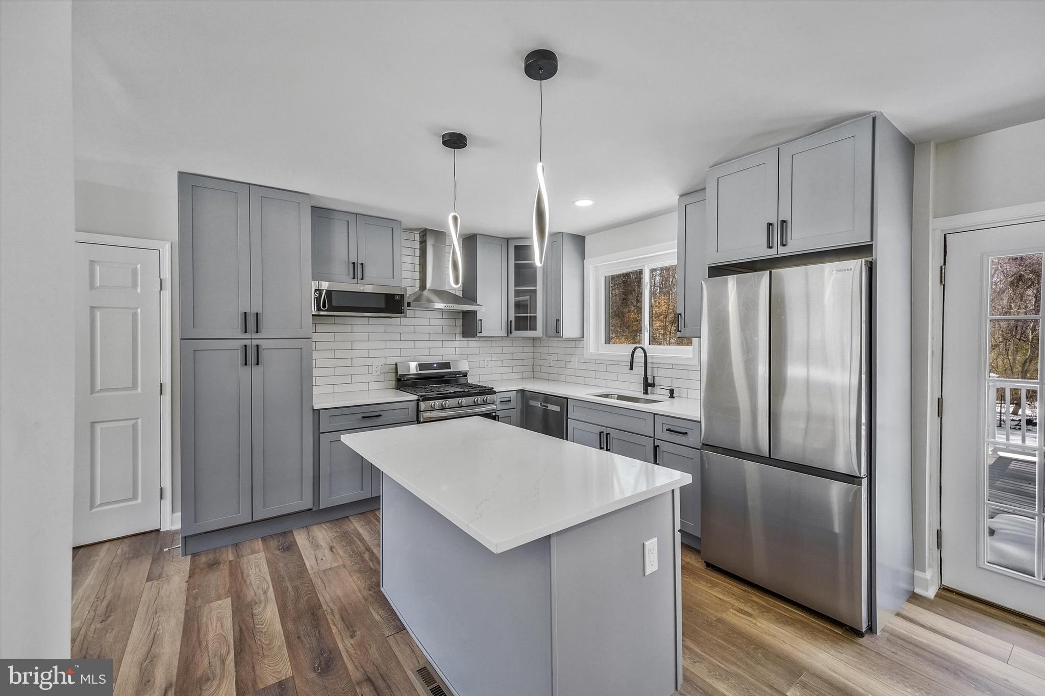 OLD LEE HILLS - Residential