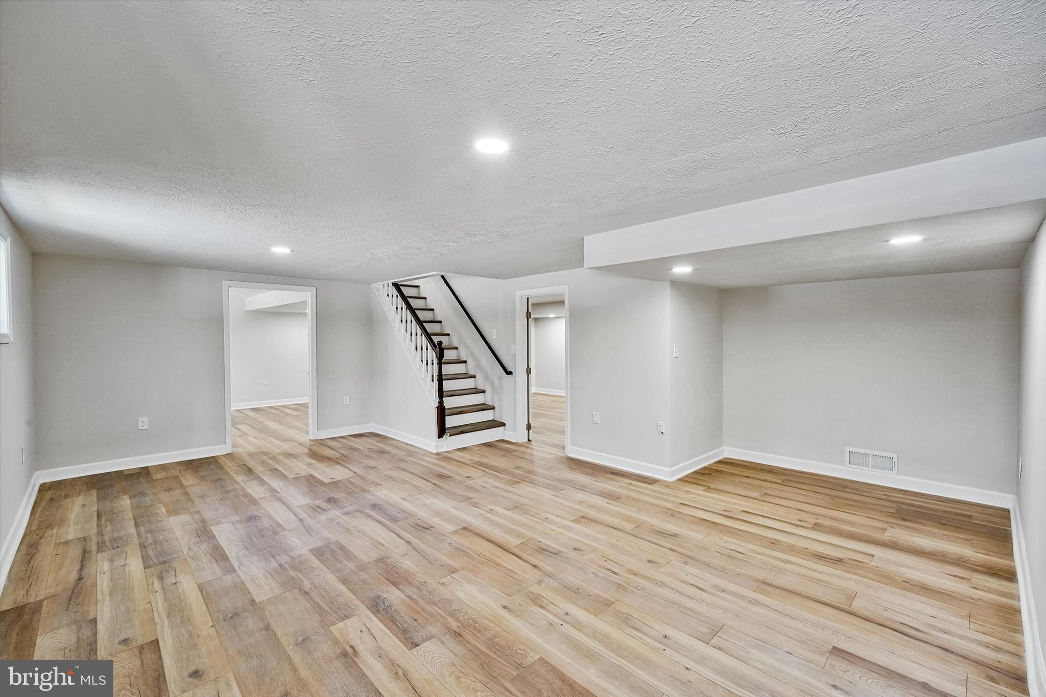 OLD LEE HILLS - Residential