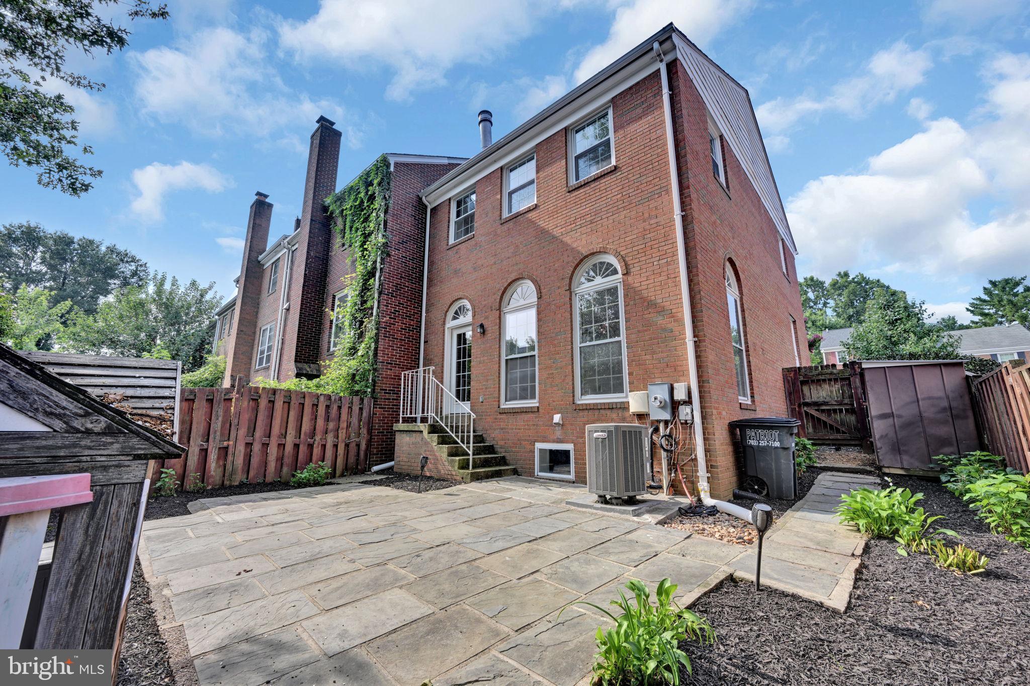 8069 POWDERBROOK LANE