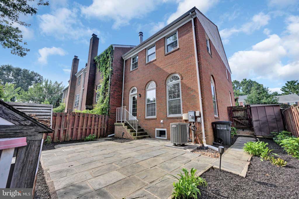 Photo of 8069 Powderbrook Lane, SPRINGFIELD, VA 22153 (MLS # VAFX2335420)