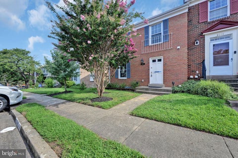 Photo of 8069 Powderbrook Lane, SPRINGFIELD, VA 22153 (MLS # VAFX2335420)