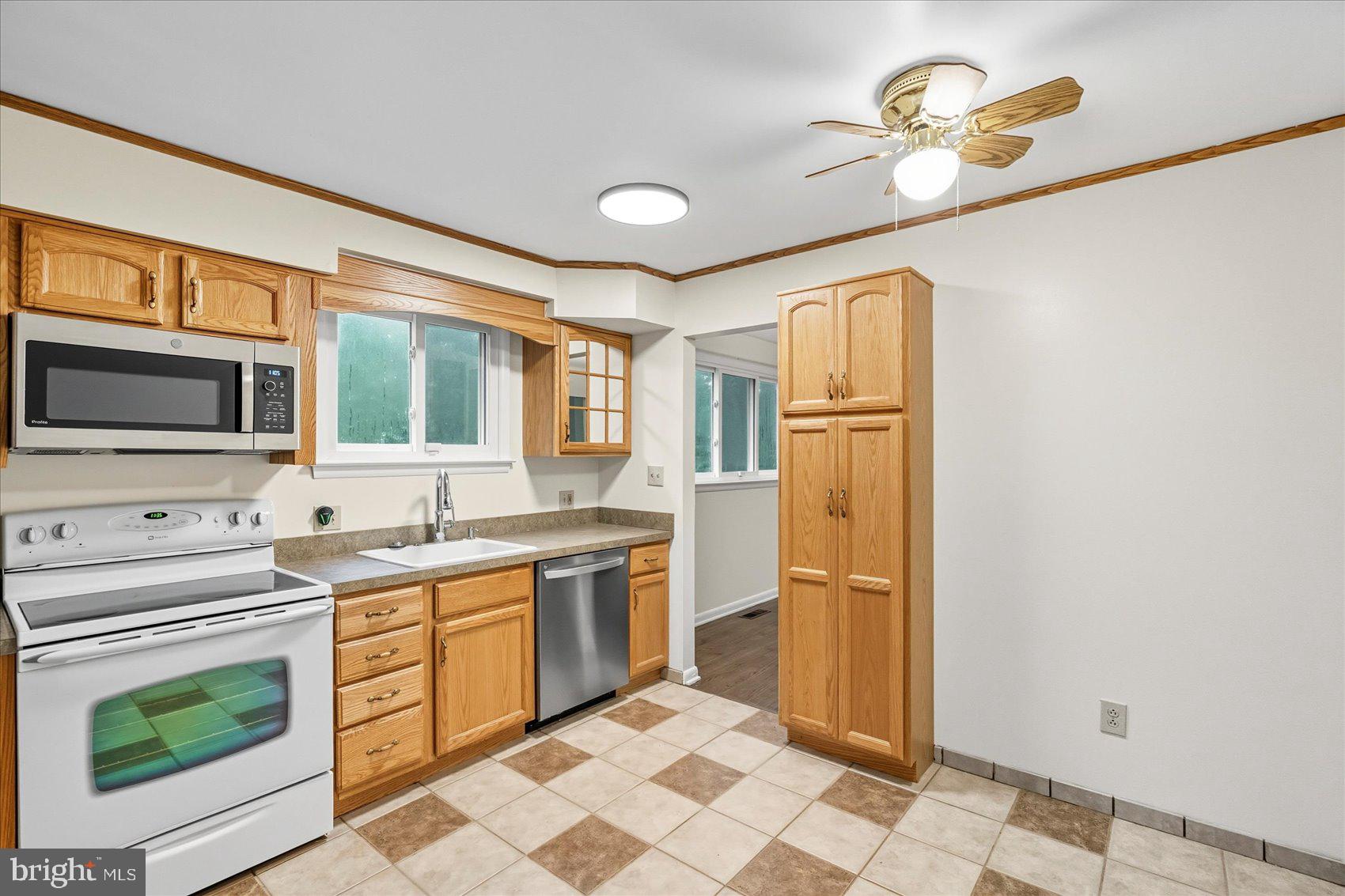 RICHLYN MANOR - Residential