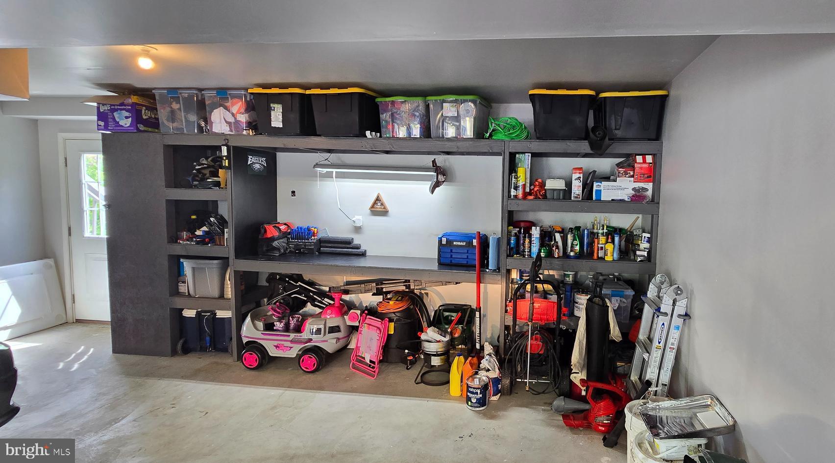 MIDDLE CREEK MANOR - Residential