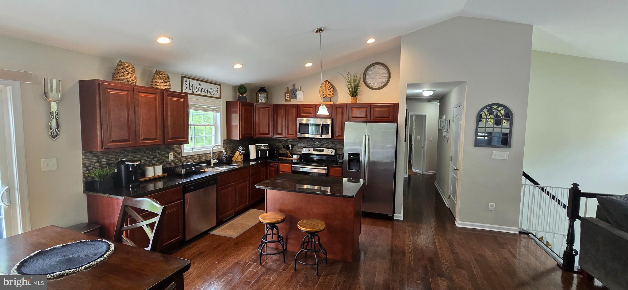 MIDDLE CREEK MANOR - Residential