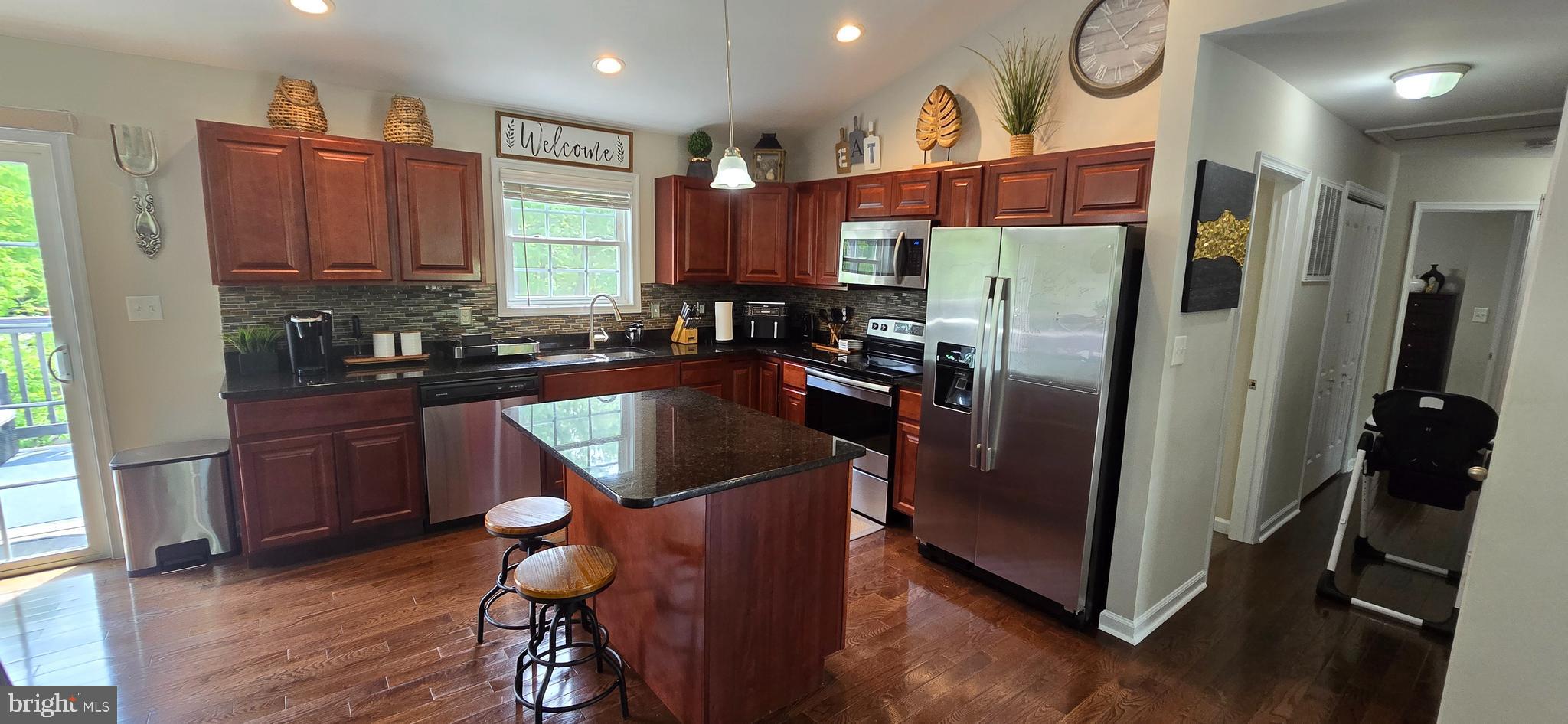 MIDDLE CREEK MANOR - Residential