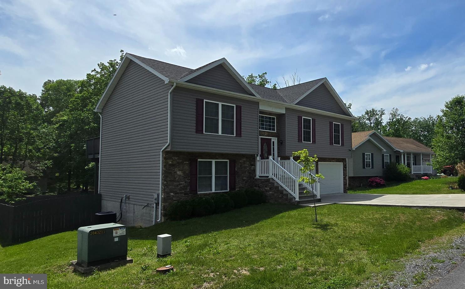 MIDDLE CREEK MANOR - Residential