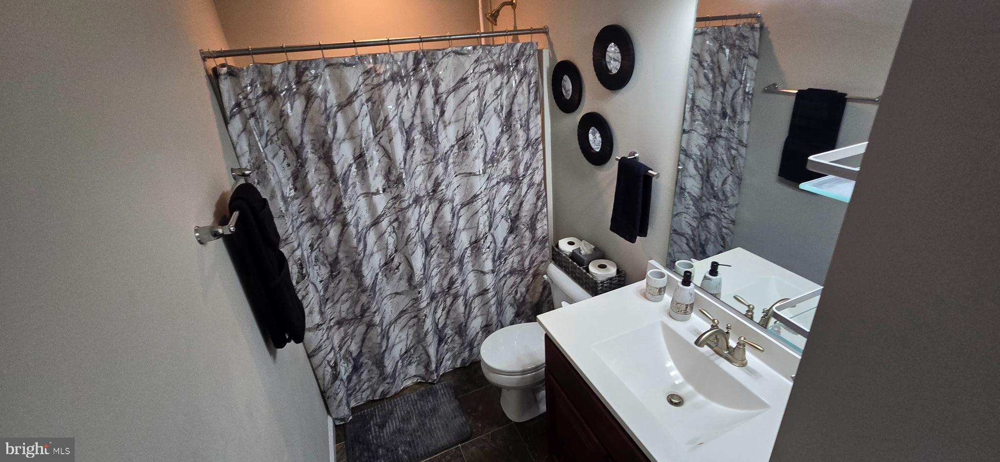 MIDDLE CREEK MANOR - Residential