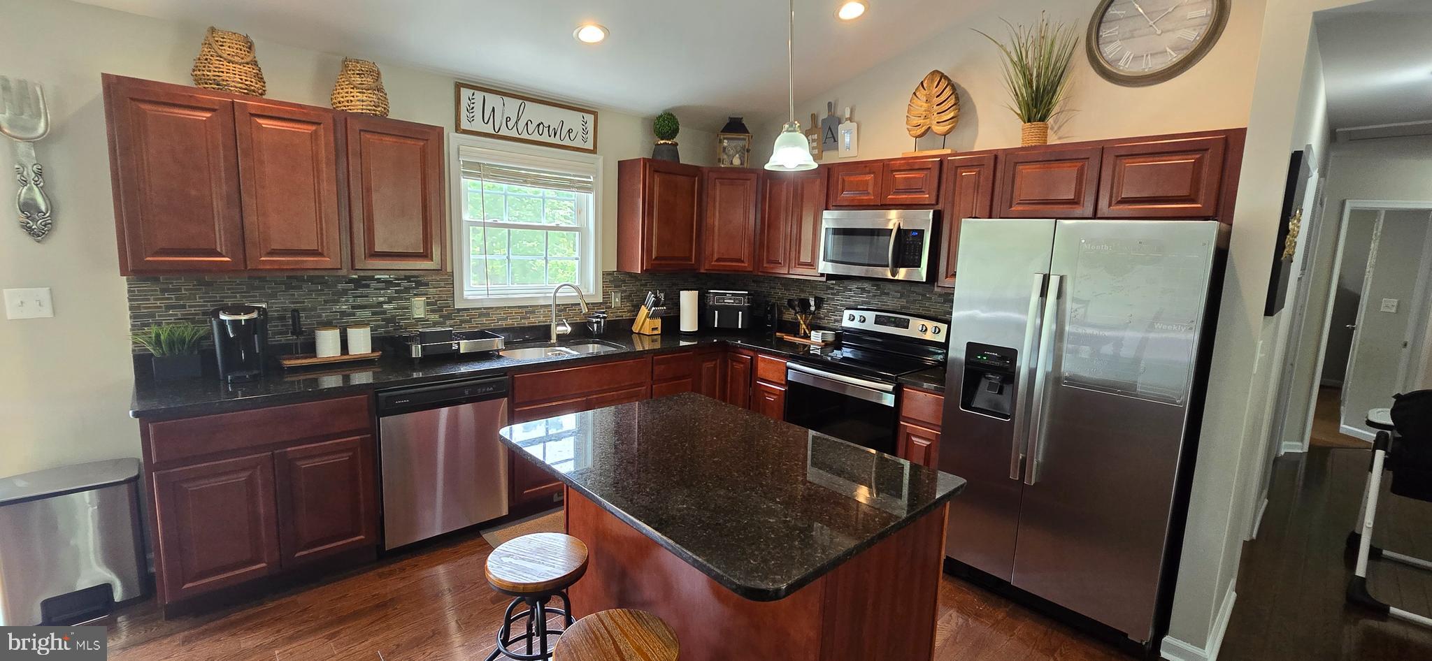 MIDDLE CREEK MANOR - Residential