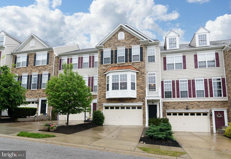 MUST SEE luxury stone front 2-car garage TH in sought after Autumn View! Eat in kitchen w/center island and warm gas FP in dining area! Gleaming hardwoods thruout 1st floor! Master suite w/double walk-in closets, spa like master bathroom.  Finished walkout lower level! HOA fee includes pool/gym/tennis/playground!